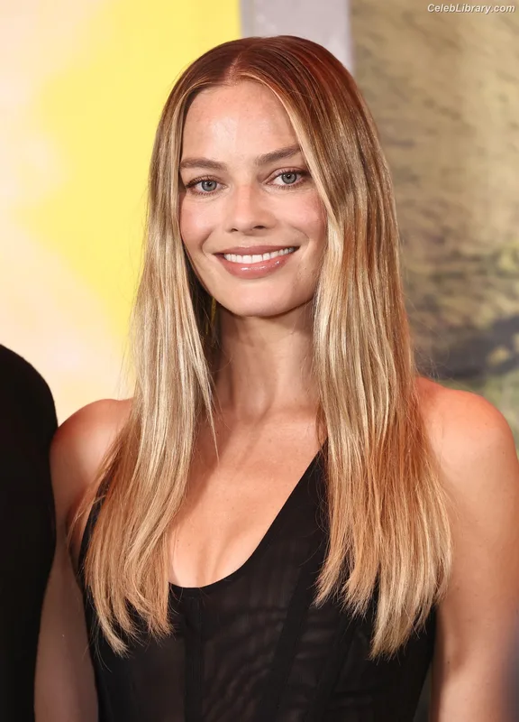 Margot Robbie photo 7 of 2576