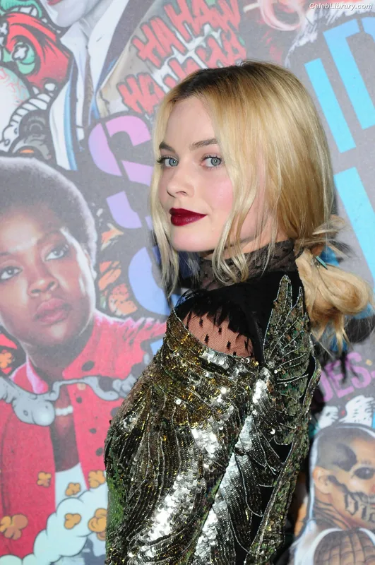 Margot Robbie photo 18 of 2576