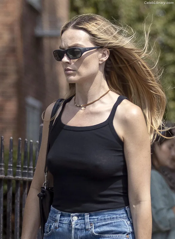 Margot Robbie photo 22 of 2576