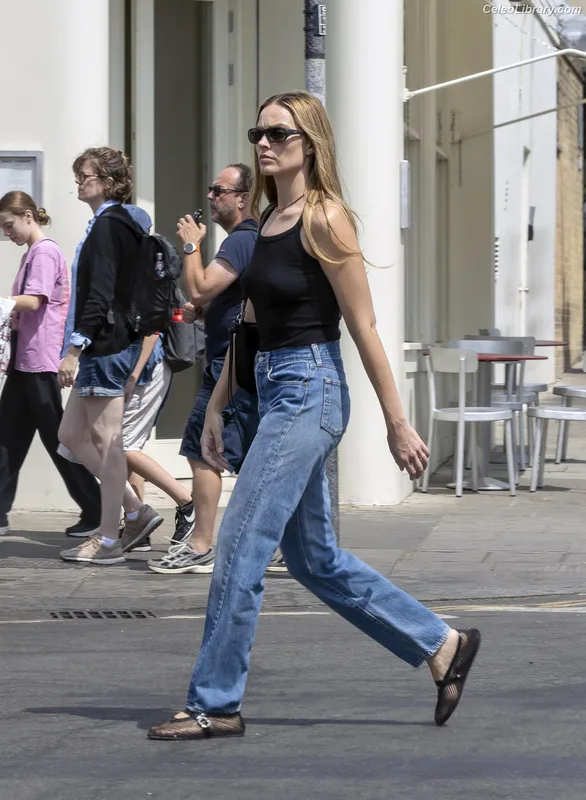 Margot Robbie photo 24 of 2576