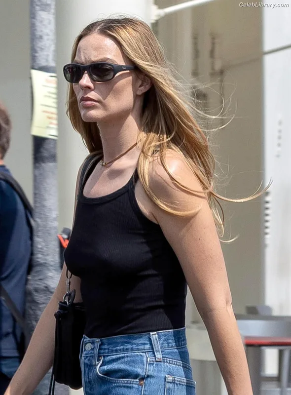 Margot Robbie photo 8 of 2576