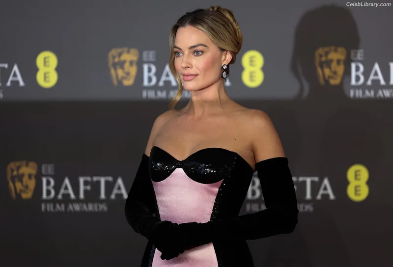 Margot Robbie photo 19 of 2576