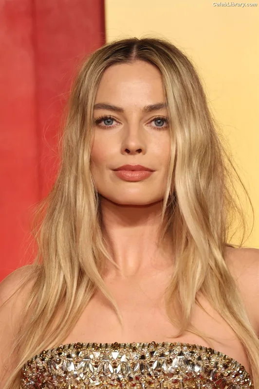 Margot Robbie photo 8 of 2576