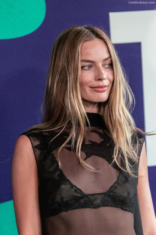 Margot Robbie photo 22 of 2576