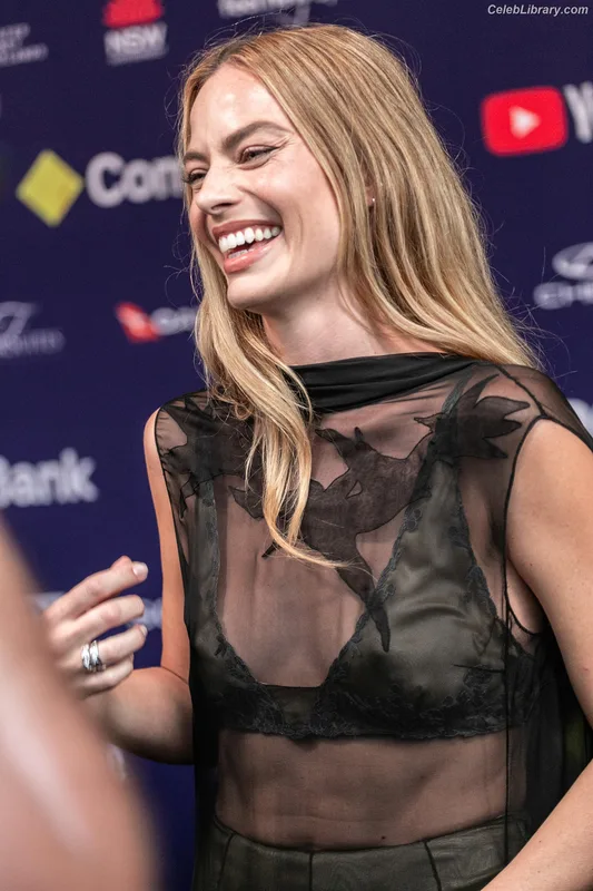 Margot Robbie photo 5 of 2576