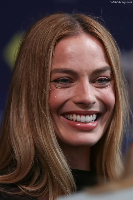 Margot Robbie photo 13 of 2576