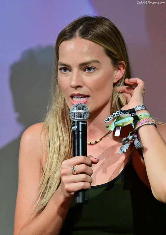 Margot Robbie photo 4 of 2576