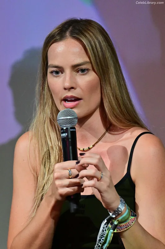 Margot Robbie photo 6 of 2576