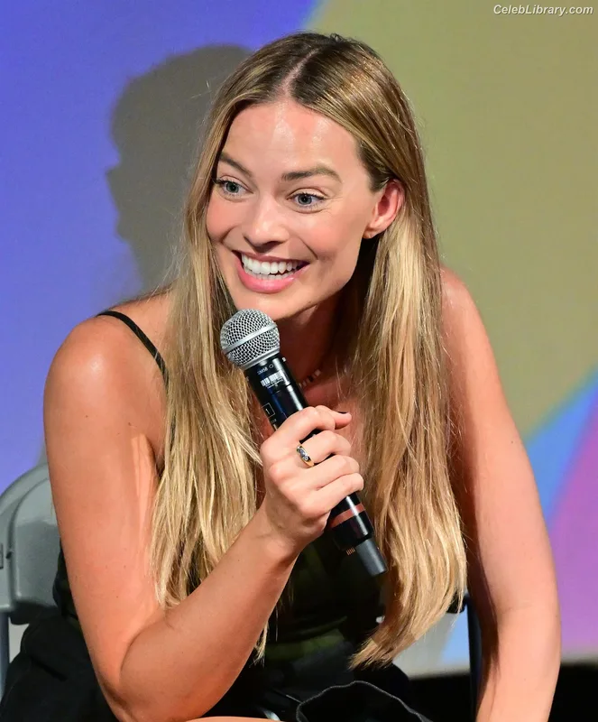Margot Robbie photo 7 of 2576