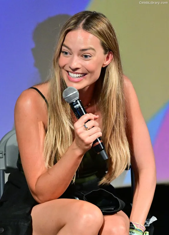 Margot Robbie photo 8 of 2576