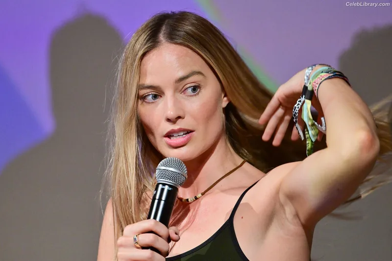 Margot Robbie photo 13 of 2576