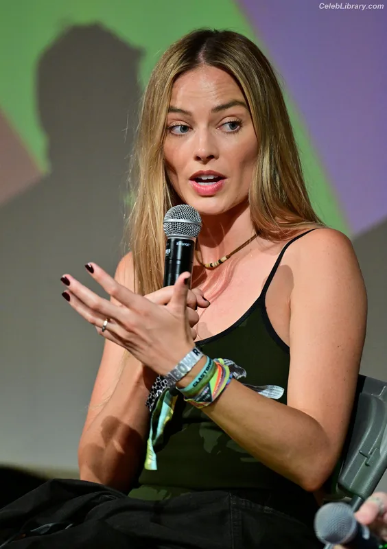 Margot Robbie photo 24 of 2576