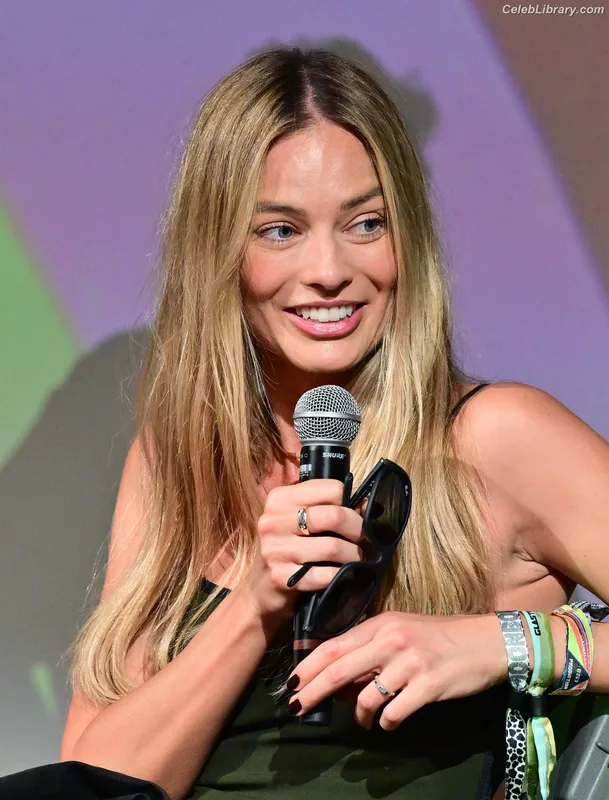 Margot Robbie photo 4 of 2576