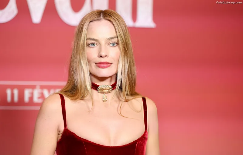 Margot Robbie photo 8 of 2576