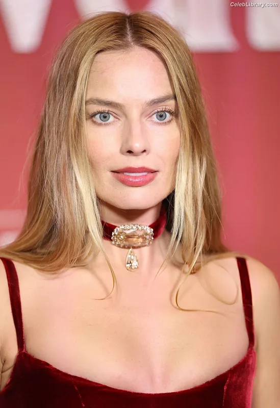 Margot Robbie photo 11 of 2576