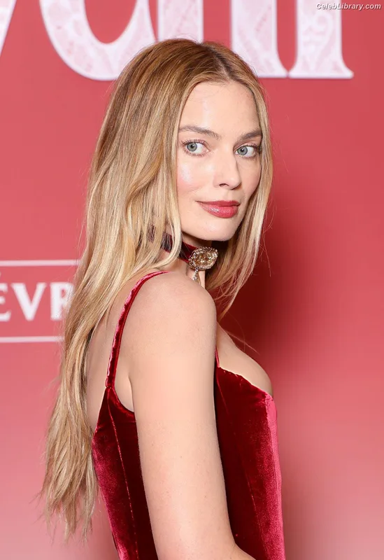 Margot Robbie photo 18 of 2576