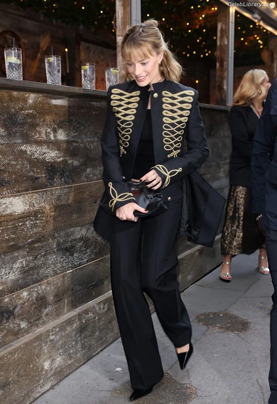 Margot Robbie photo 8 of 2576