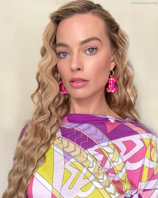 Margot Robbie photo 8 of 2576