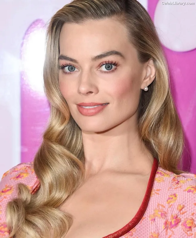 Margot Robbie photo 11 of 2576