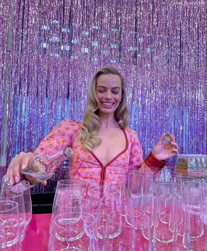Margot Robbie photo 12 of 2576