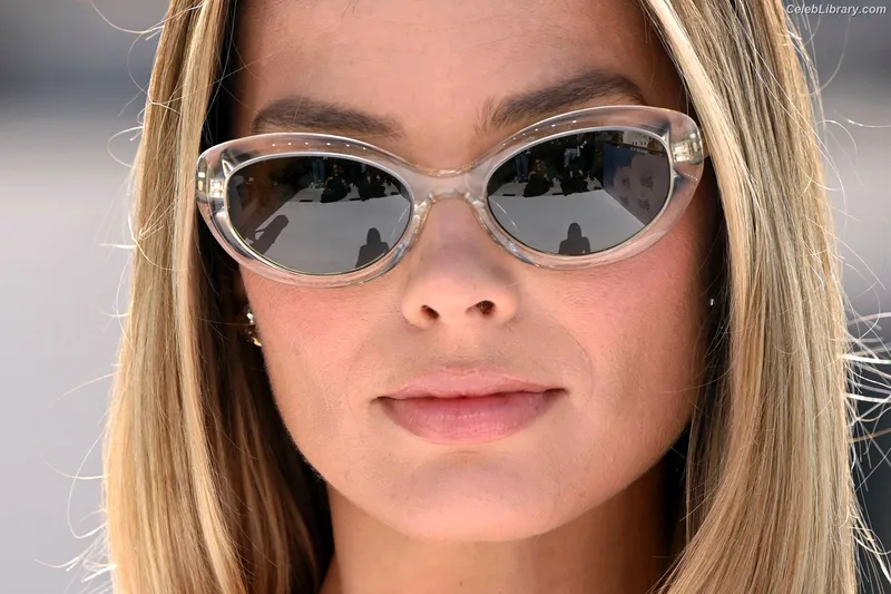 Margot Robbie photo 3 of 2576