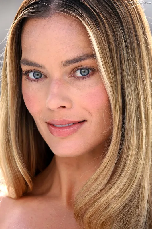 Margot Robbie photo 5 of 2576