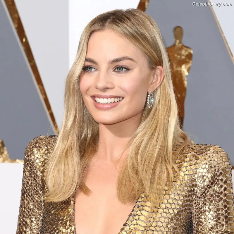 Margot Robbie photo 16 of 2576