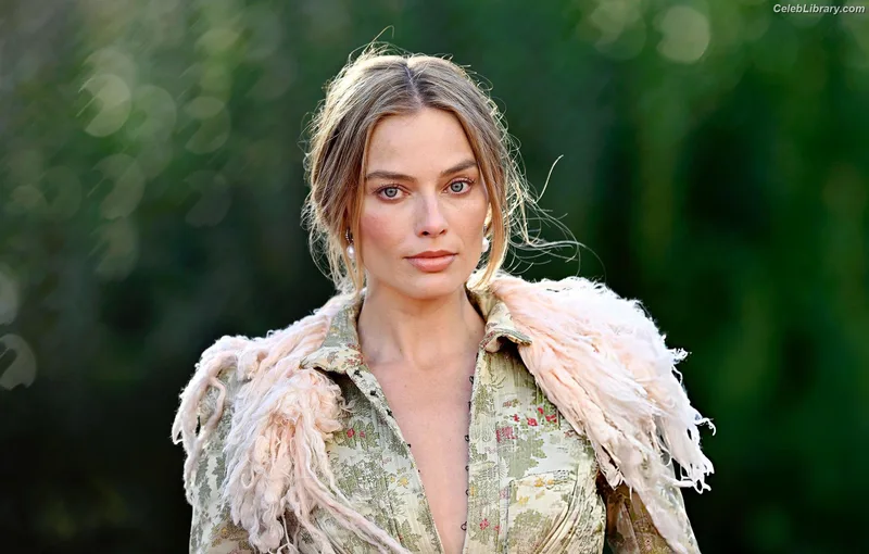 Margot Robbie photo 4 of 2576