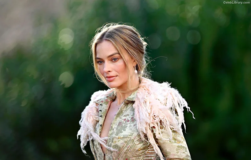 Margot Robbie photo 5 of 2576