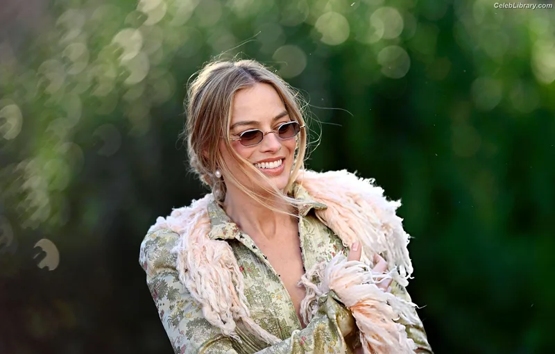 Margot Robbie photo 7 of 2576