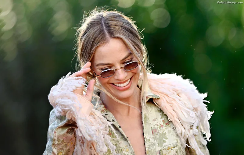 Margot Robbie photo 9 of 2576