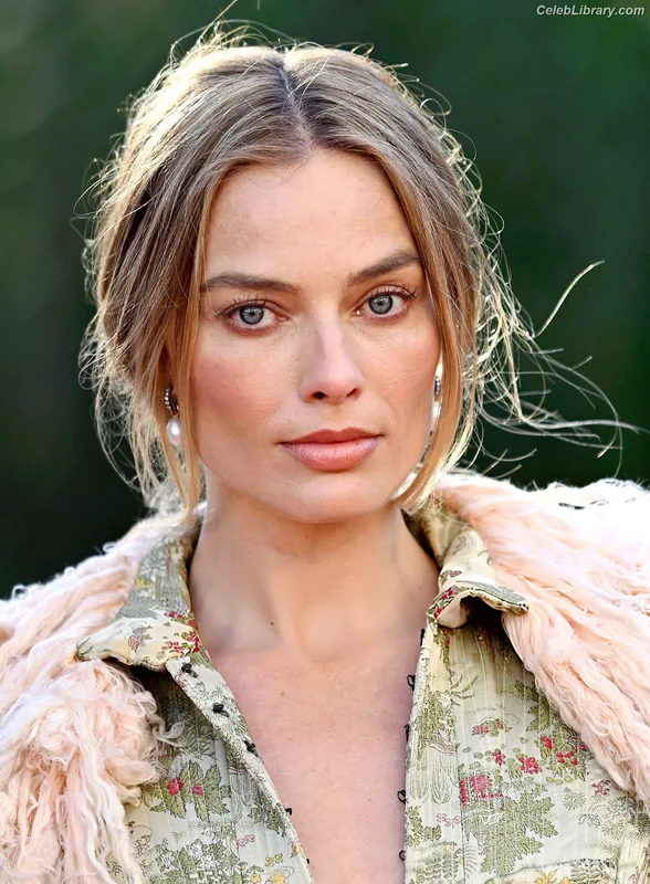 Margot Robbie photo 19 of 2576