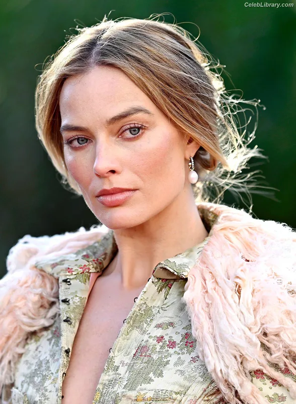 Margot Robbie photo 20 of 2576