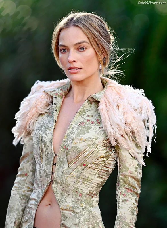 Margot Robbie photo 21 of 2576