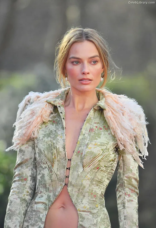 Margot Robbie photo 22 of 2576