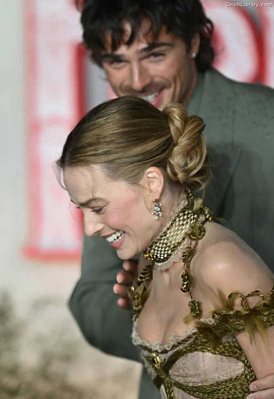 Margot Robbie photo 19 of 2576
