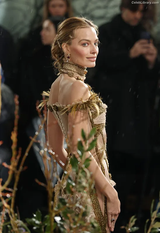 Margot Robbie photo 21 of 2576