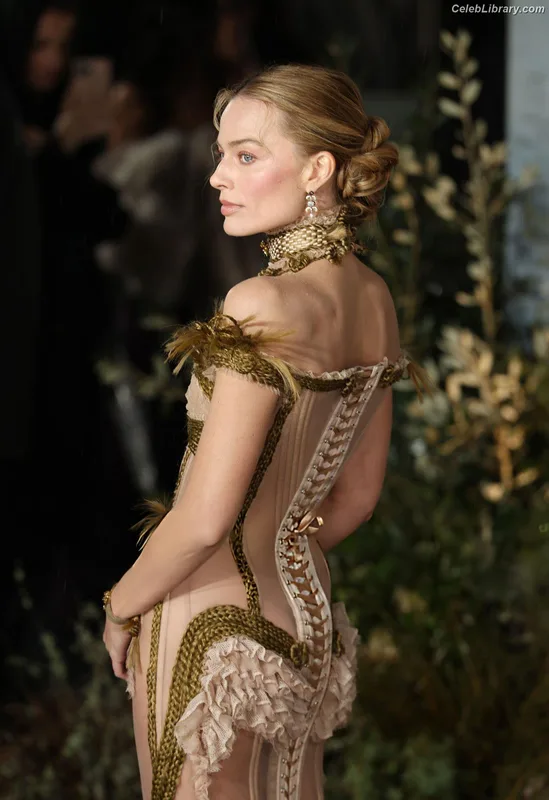 Margot Robbie photo 4 of 2576