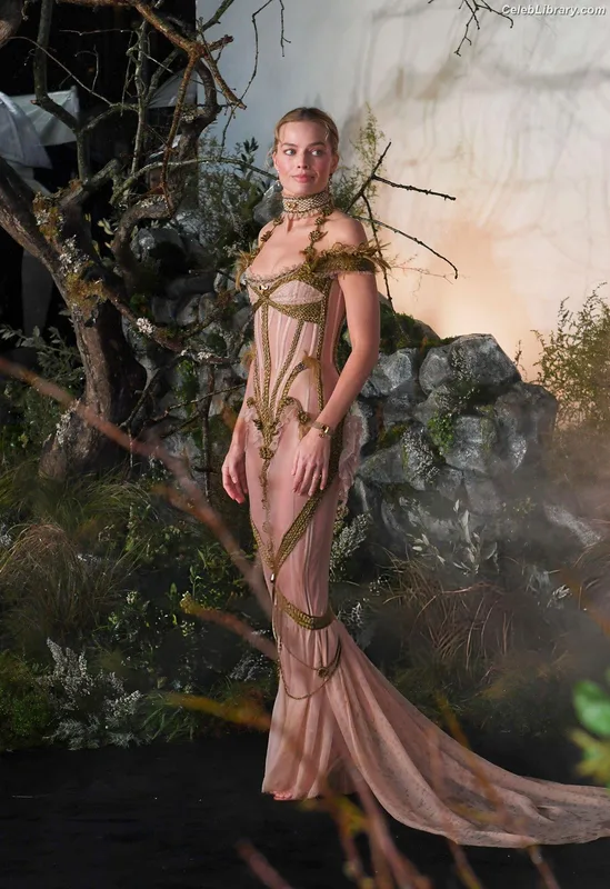 Margot Robbie photo 7 of 2576