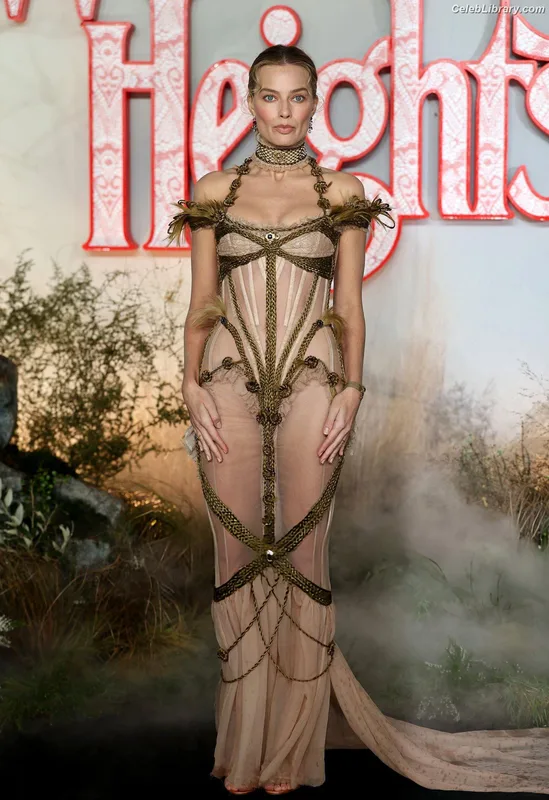 Margot Robbie photo 9 of 2576