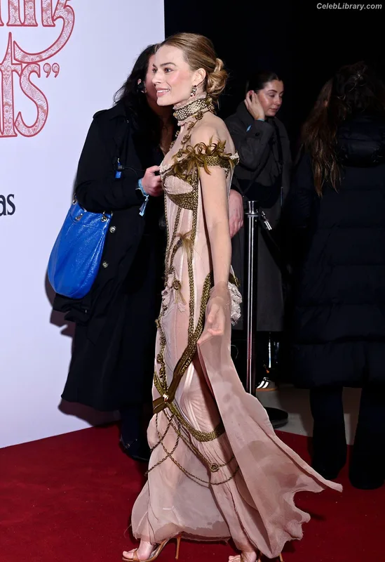 Margot Robbie photo 18 of 2576