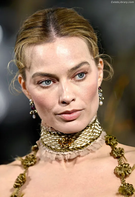 Margot Robbie photo 22 of 2576