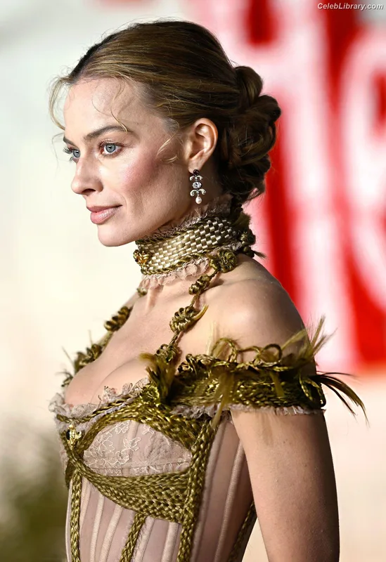 Margot Robbie photo 12 of 2576