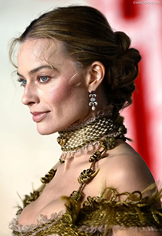 Margot Robbie photo 14 of 2576