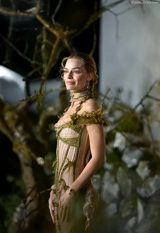 Margot Robbie photo 17 of 2576