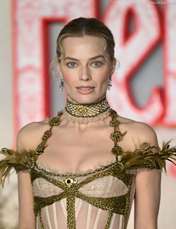 Margot Robbie photo 22 of 2576