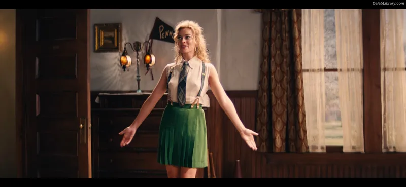 Margot Robbie photo 1 of 2576