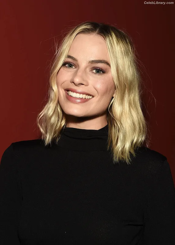 Margot Robbie photo 15 of 2576