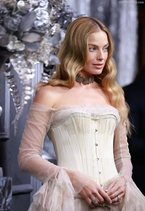 Margot Robbie photo 11 of 2576