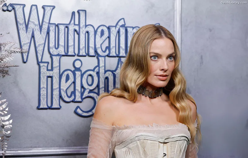 Margot Robbie photo 17 of 2576